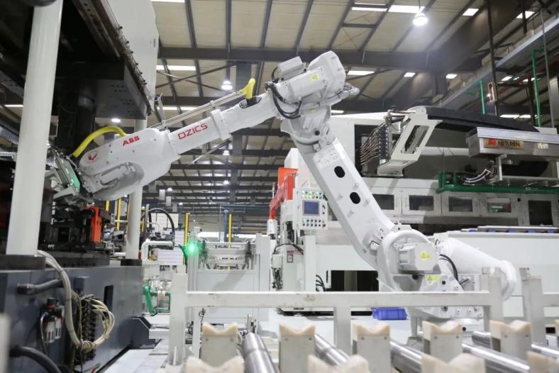 陽和工業(yè)新區(qū) 智能產(chǎn)線投產(chǎn)，機(jī)器人助力產(chǎn)業(yè)升級